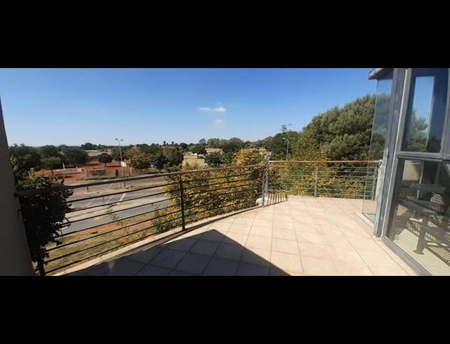 1 BEDROOM APARTMENT FOR SALE IN ROOIHUISKRAAL NORTH